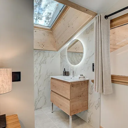 Diard, Detached Chalet, Alpes Agency, Sleeps 6 To 8 בקתה