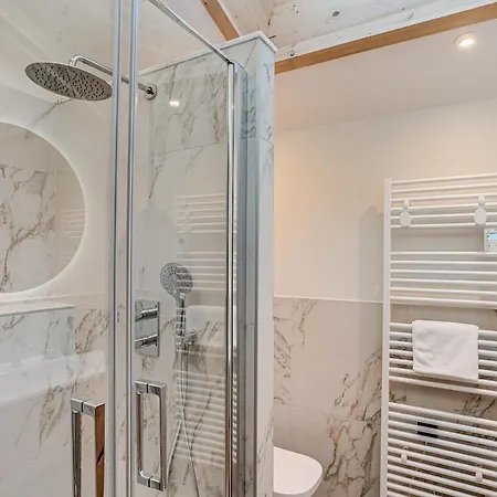 Diard, Detached Chalet, Alpes Agency, Sleeps 6 To 8 בקתה שאמוני